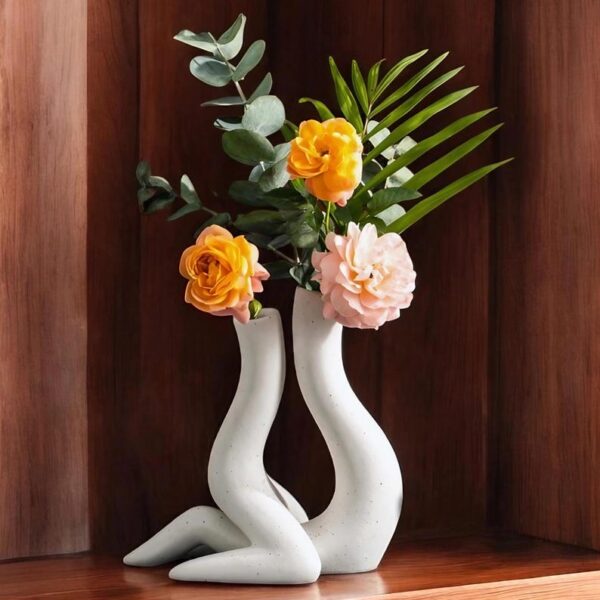 White Ceramic Body Vase Set